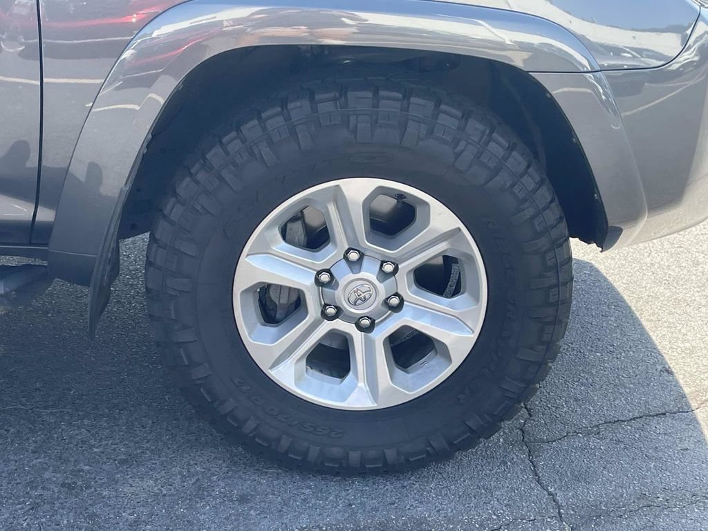 Used 2023 Toyota 4Runner SR5 Premium w/ Moonroof Package RWD image 10