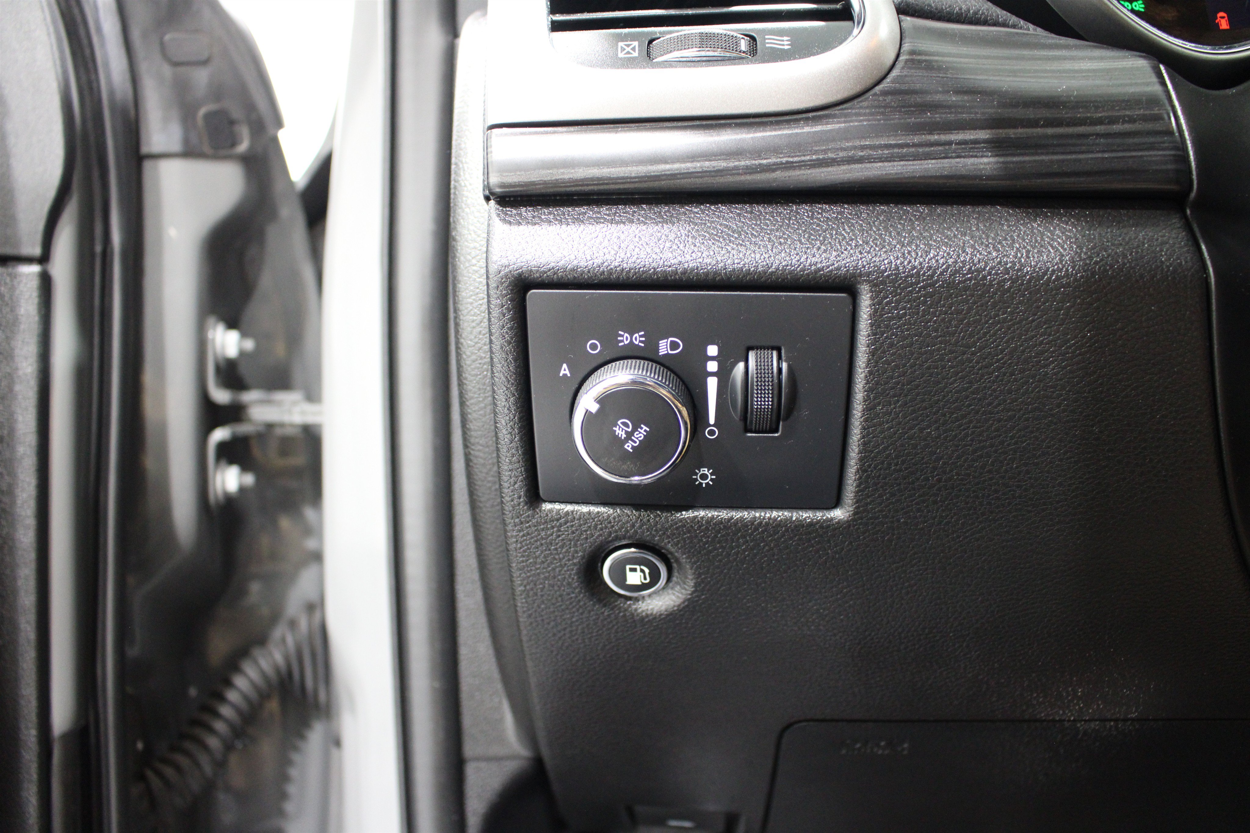 Used 2022 Jeep Grand Cherokee Laredo X AWD/4WD image 8