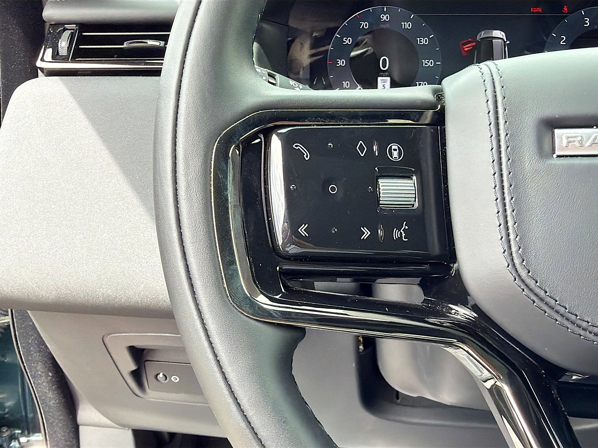 Used 2026 Land Rover Range Rover Velar Dynamic SE image 38