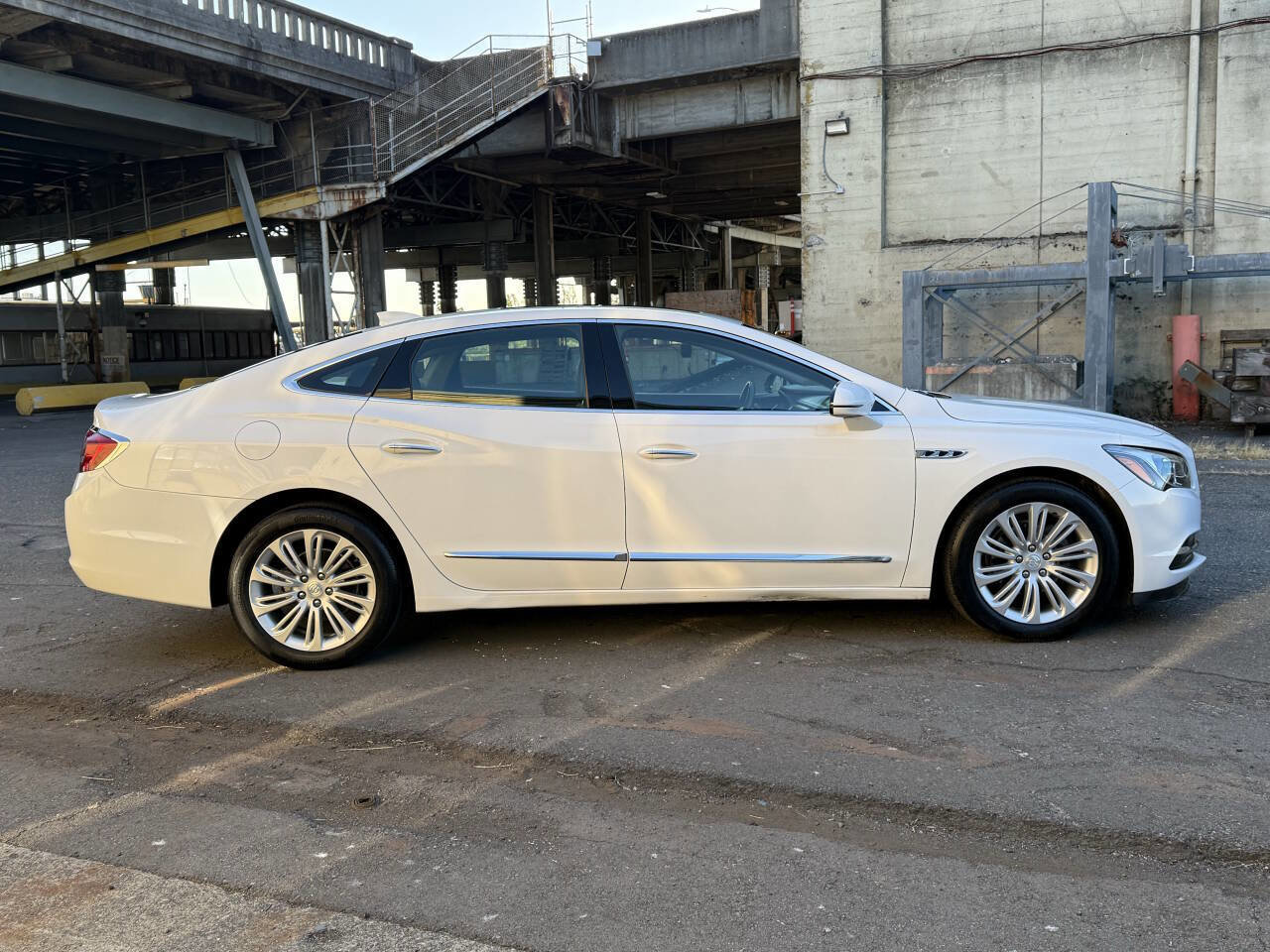 Used 2019 Buick LaCrosse Essence image 11