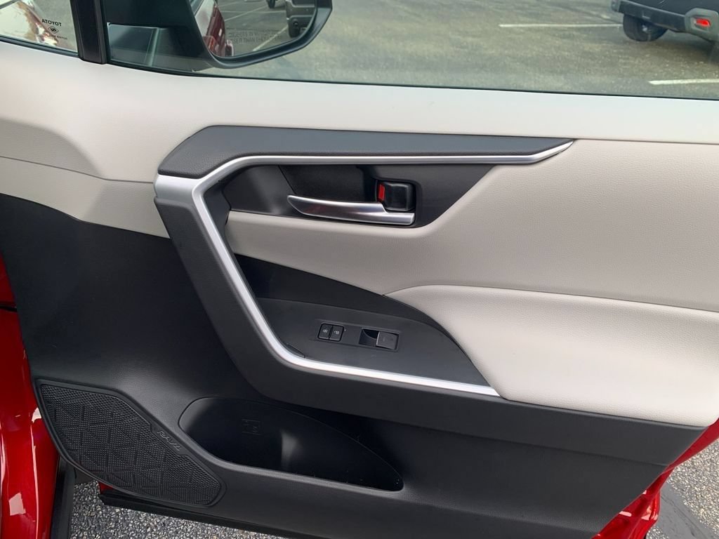 New 2025 Toyota RAV4 XLE w/ Convenience Package AWD/4WD image 18