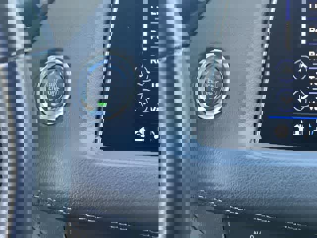 Used 2023 Cadillac XT4 Luxury w/ Cold Weather Package FWD image 28