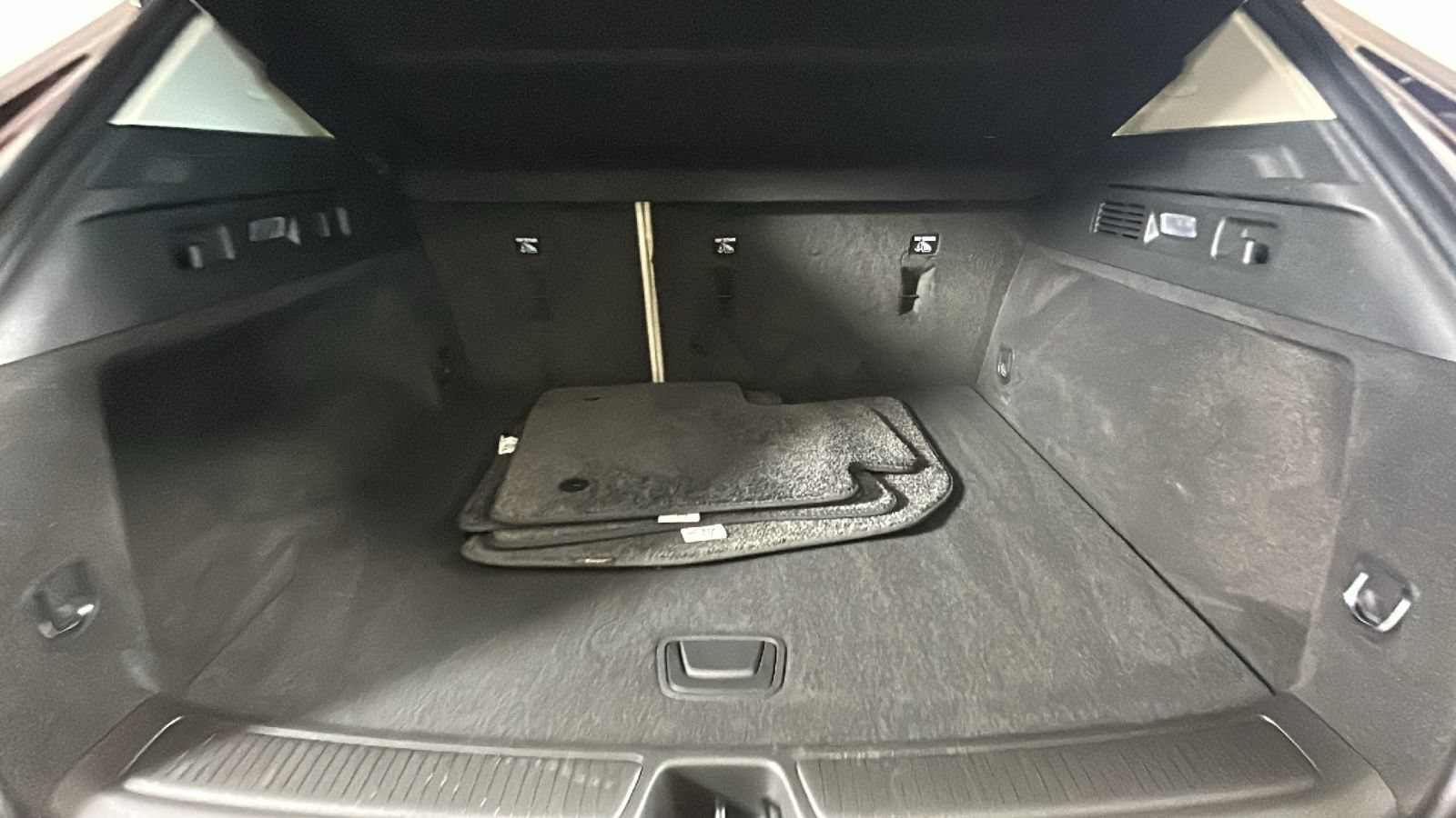 Used 2023 Buick Envision Avenir AWD/4WD image 33