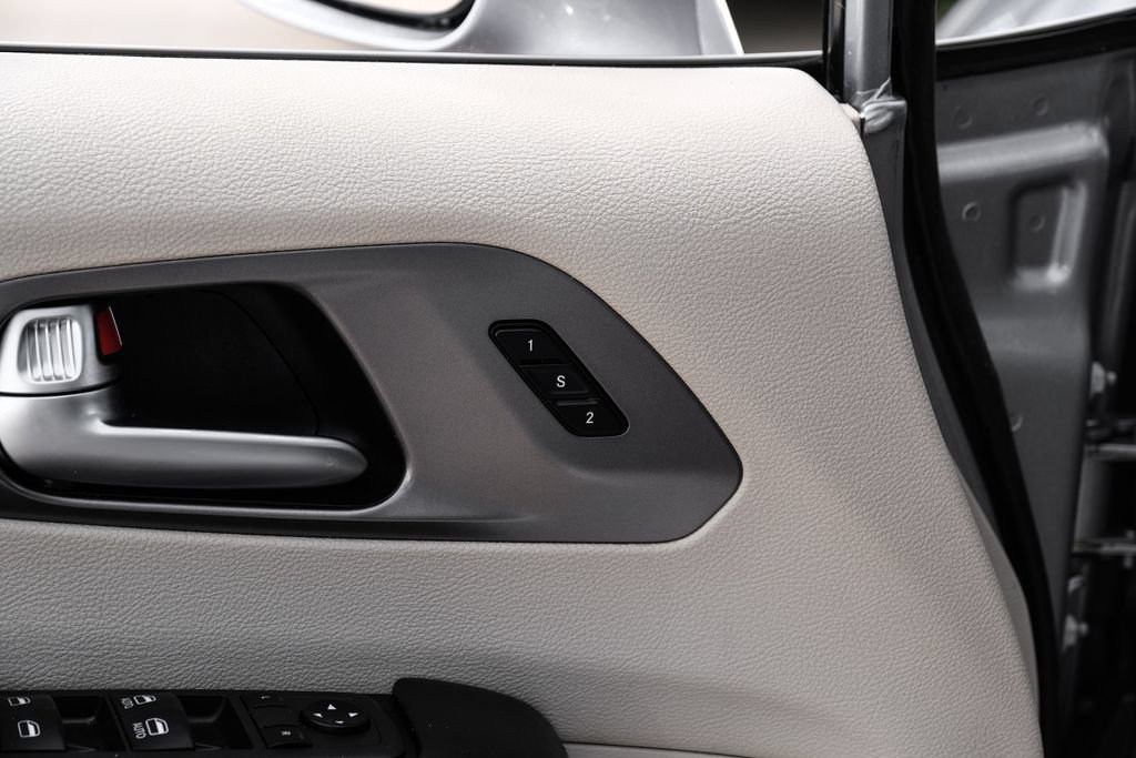 Used 2021 Chrysler Pacifica Touring-L FWD image 48