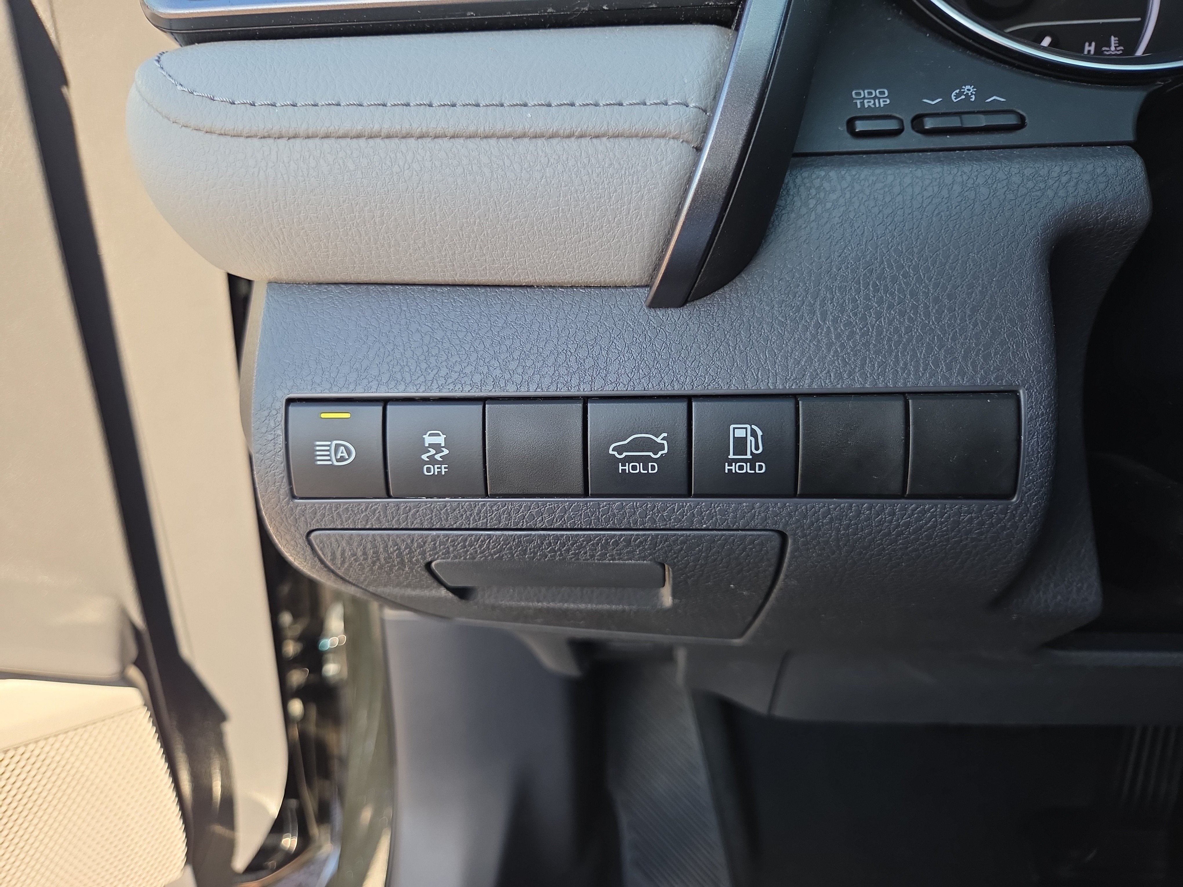 Used 2020 Toyota Camry LE FWD image 30