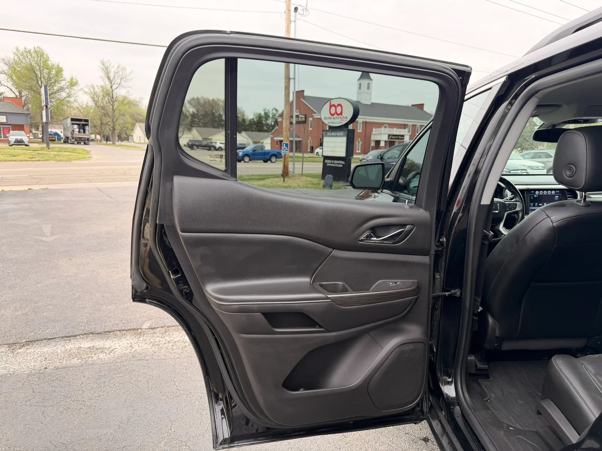 Used 2019 GMC Acadia SLT FWD image 22