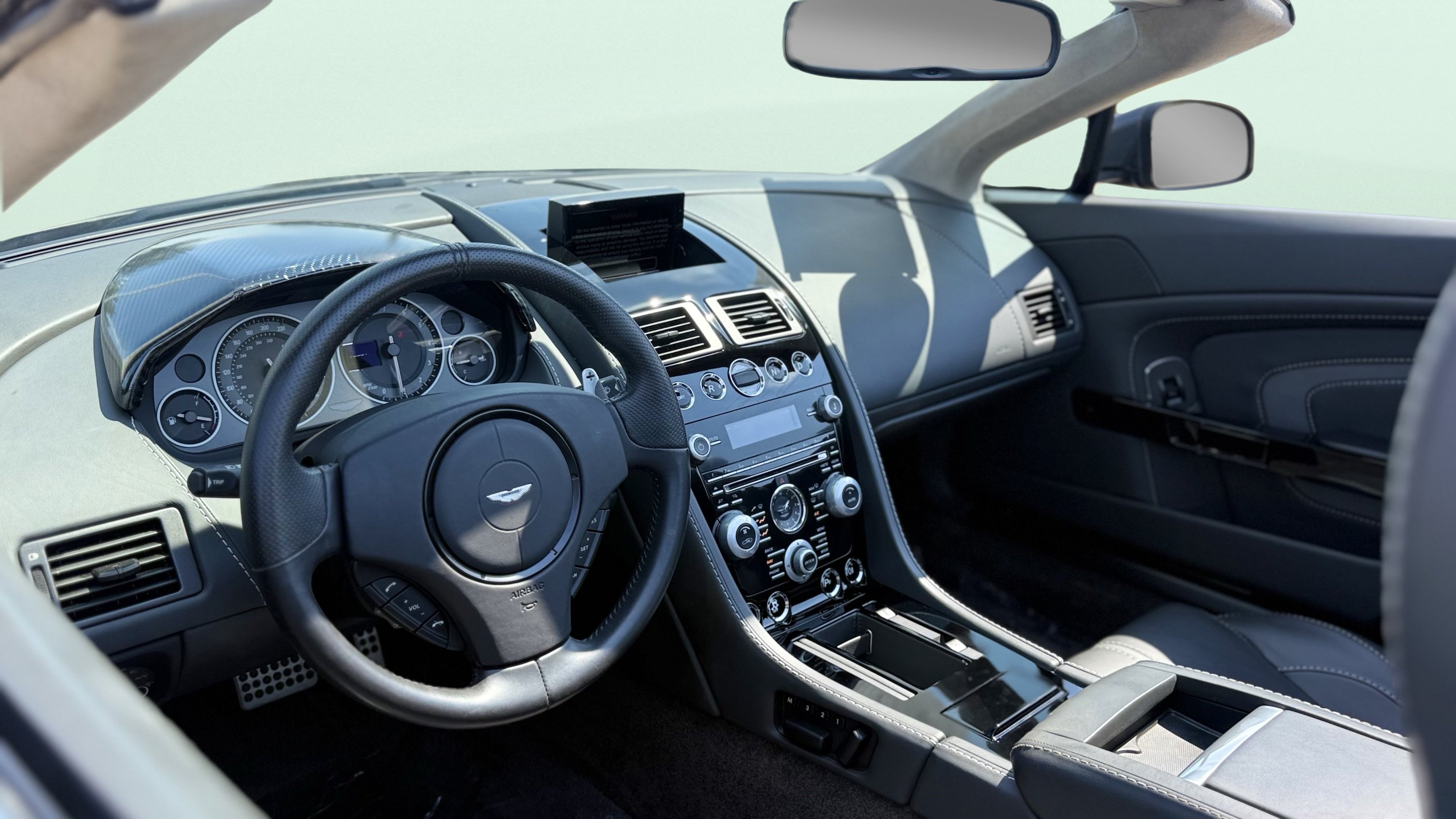 Used 2015 Aston Martin V12 Vantage S RWD image 33