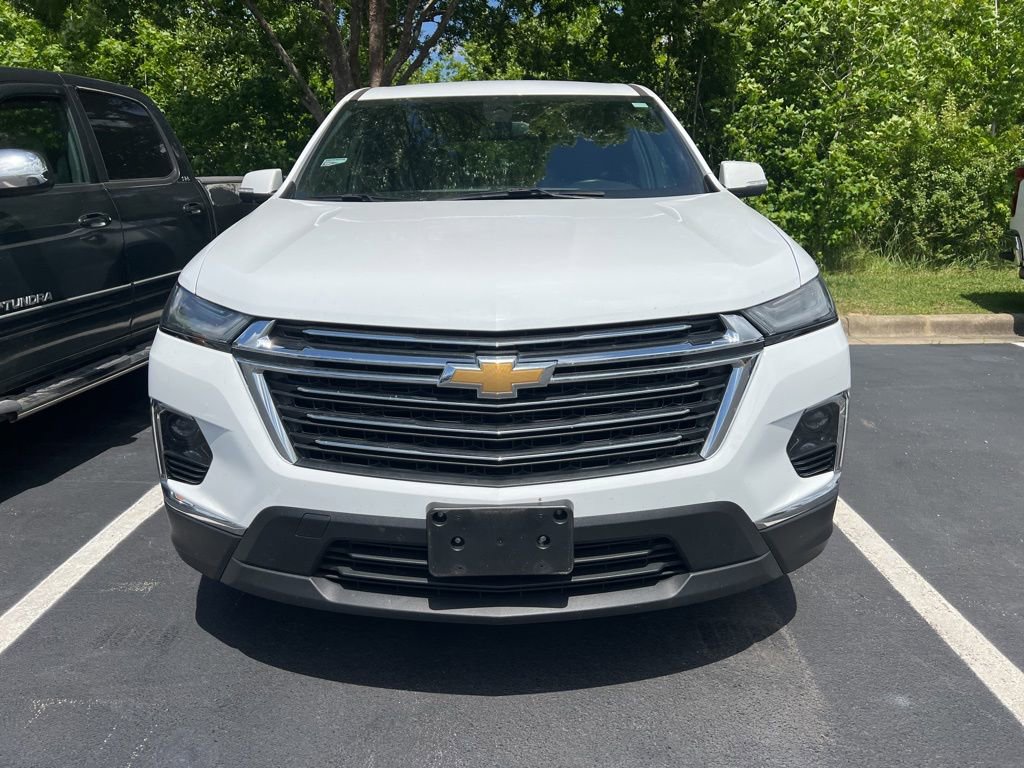 Used 2023 Chevrolet Traverse LT FWD image 2