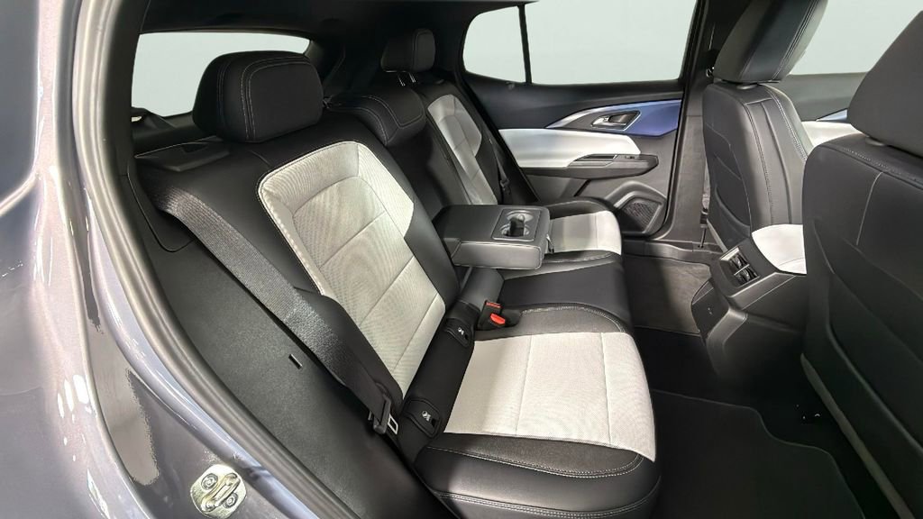 Used 2025 Chevrolet Equinox EV LT image 29