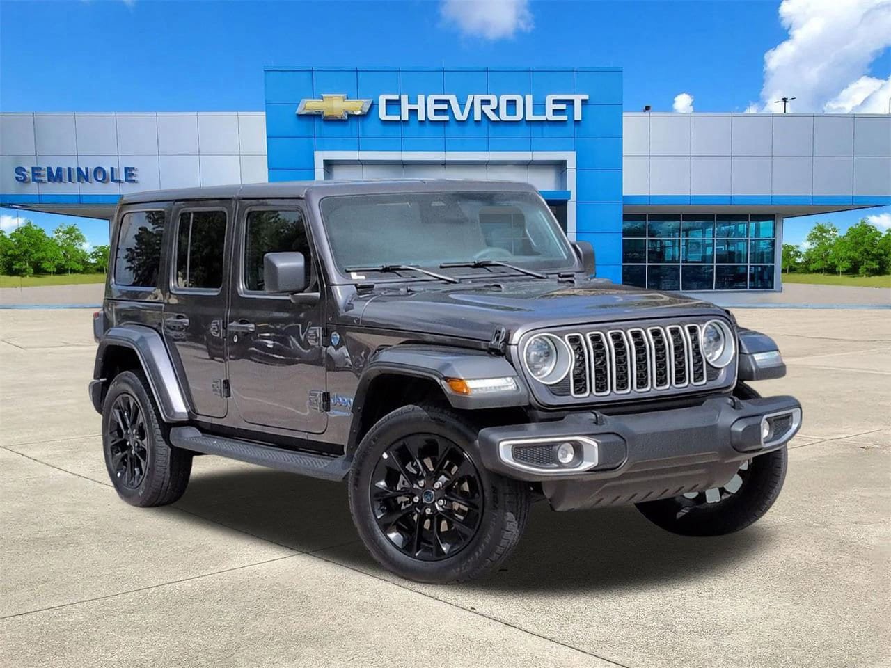 Used 2025 Jeep Wrangler Sahara image 1