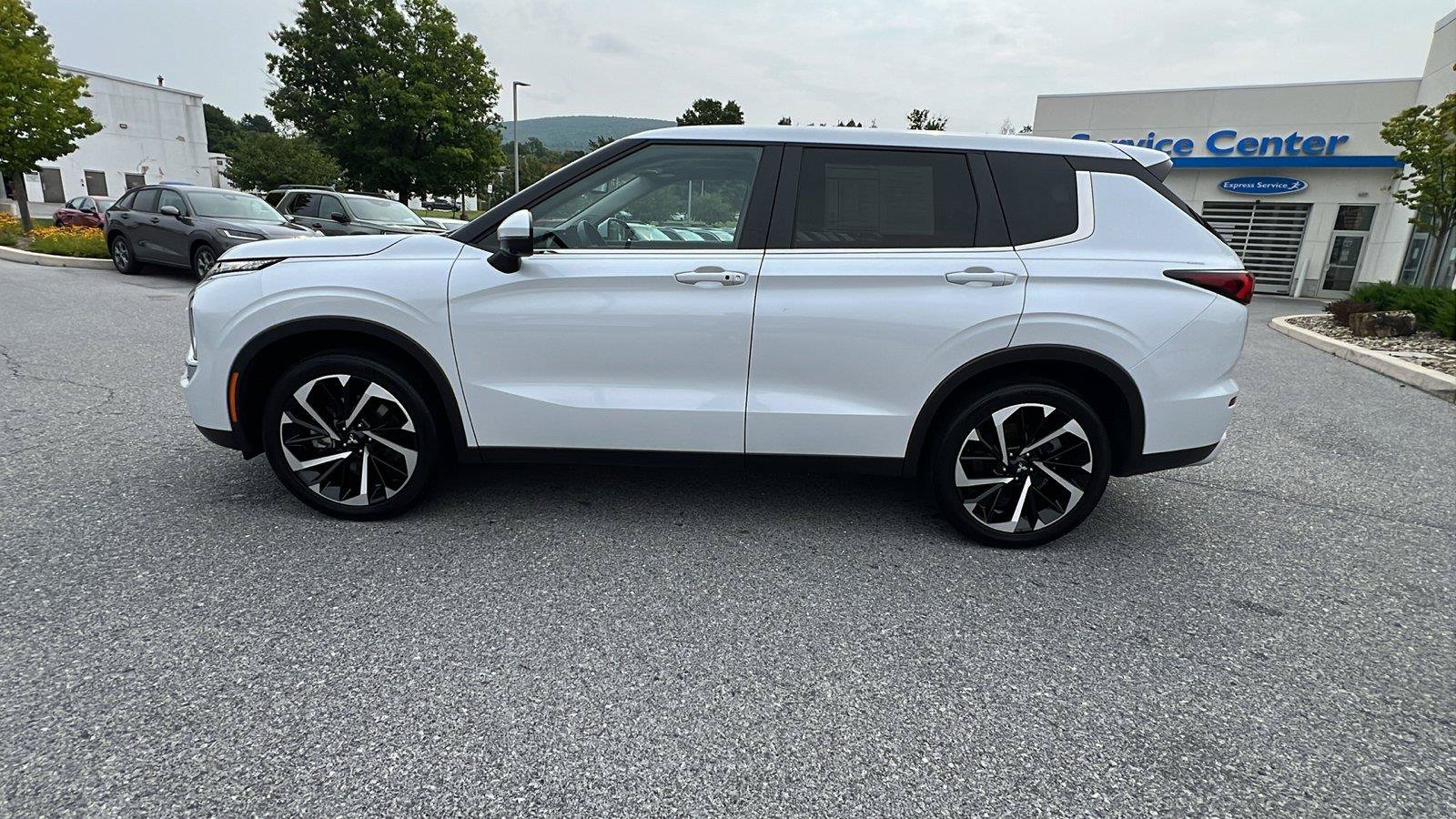 Used 2024 Mitsubishi Outlander SE AWD/4WD image 7