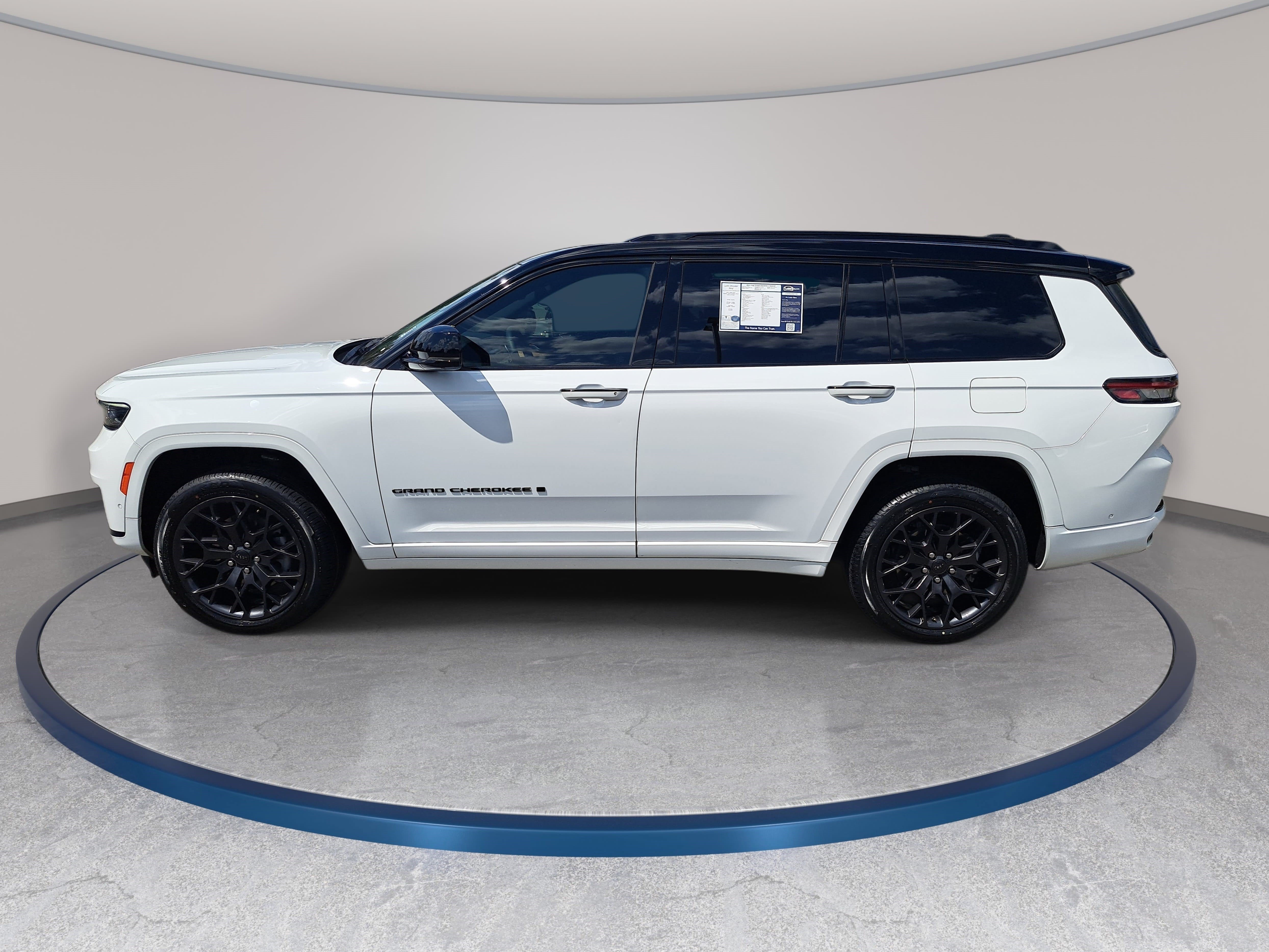 Used 2024 Jeep Grand Cherokee L Summit AWD/4WD image 8