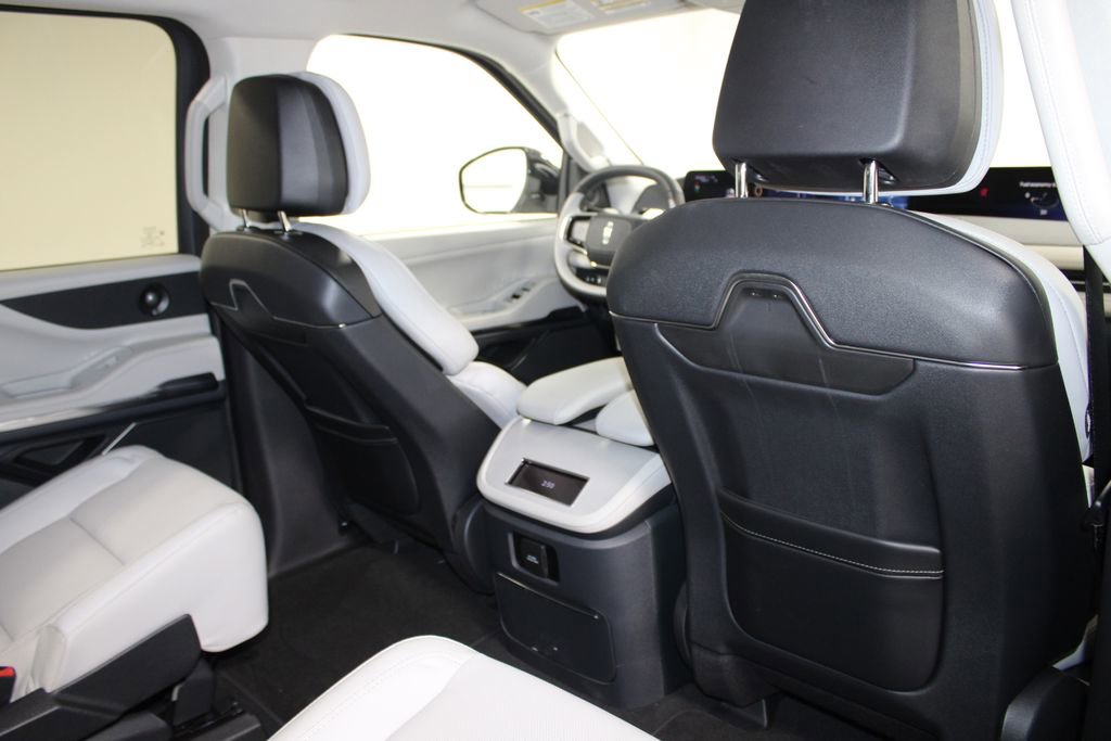 New 2026 Lincoln Navigator Premier AWD/4WD image 36
