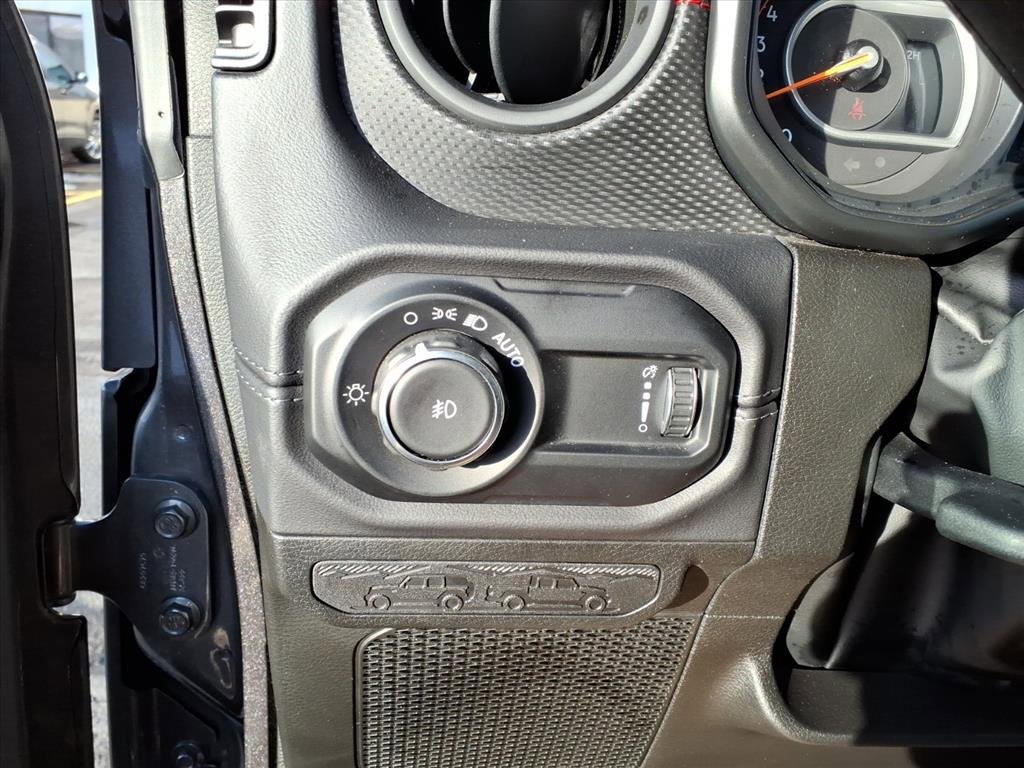 Used 2024 Jeep Wrangler Rubicon image 17