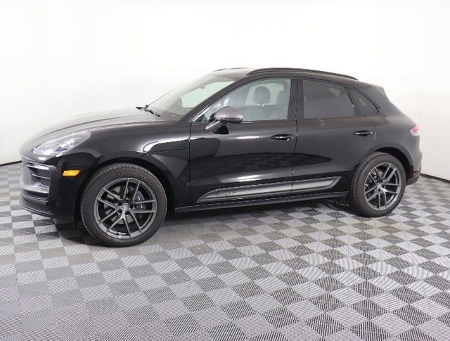 Used 2025 Porsche Macan image 23