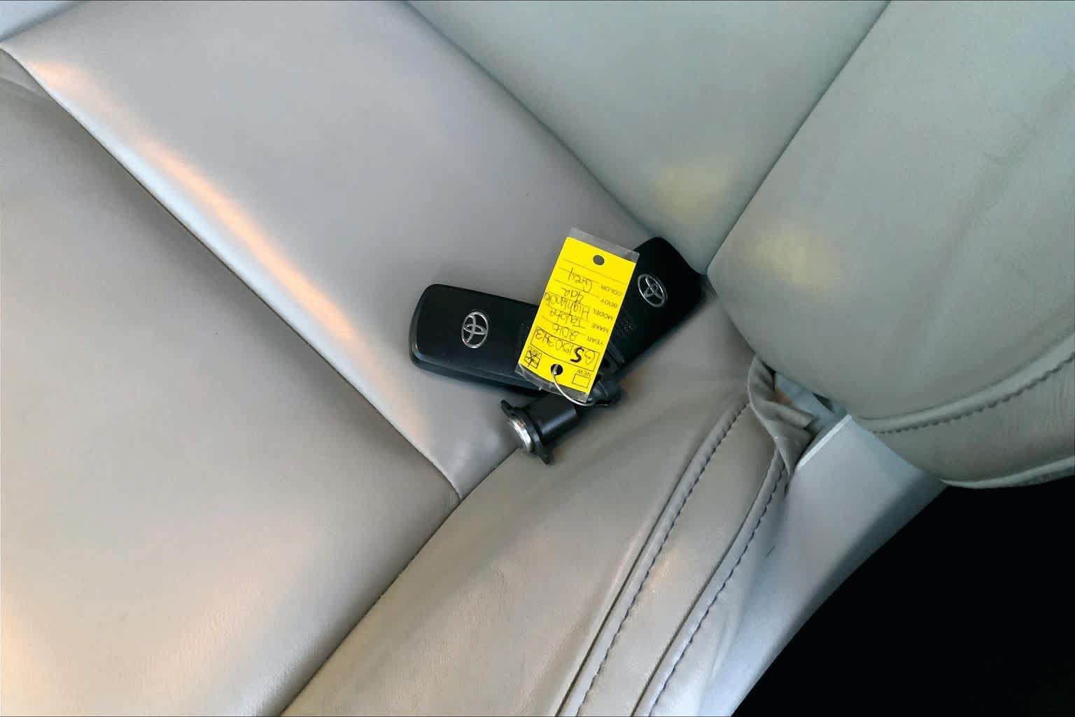 Used 2016 Toyota Highlander XLE FWD image 14