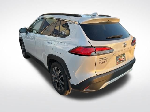 Used 2024 Toyota Corolla Cross XLE w/ Convenience Package image 5
