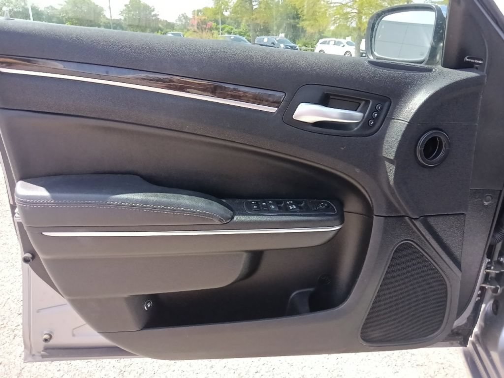 Used 2017 Chrysler 300 C w/ Safetytec Plus Group RWD image 12
