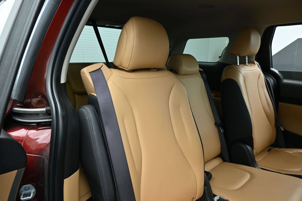 Used 2024 Kia Carnival LX FWD image 36