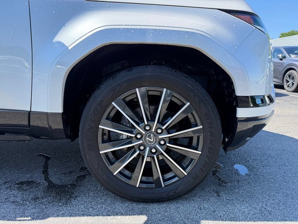 Used 2024 Lexus GX 550 w/ Accessory Package (Z1) AWD/4WD image 30