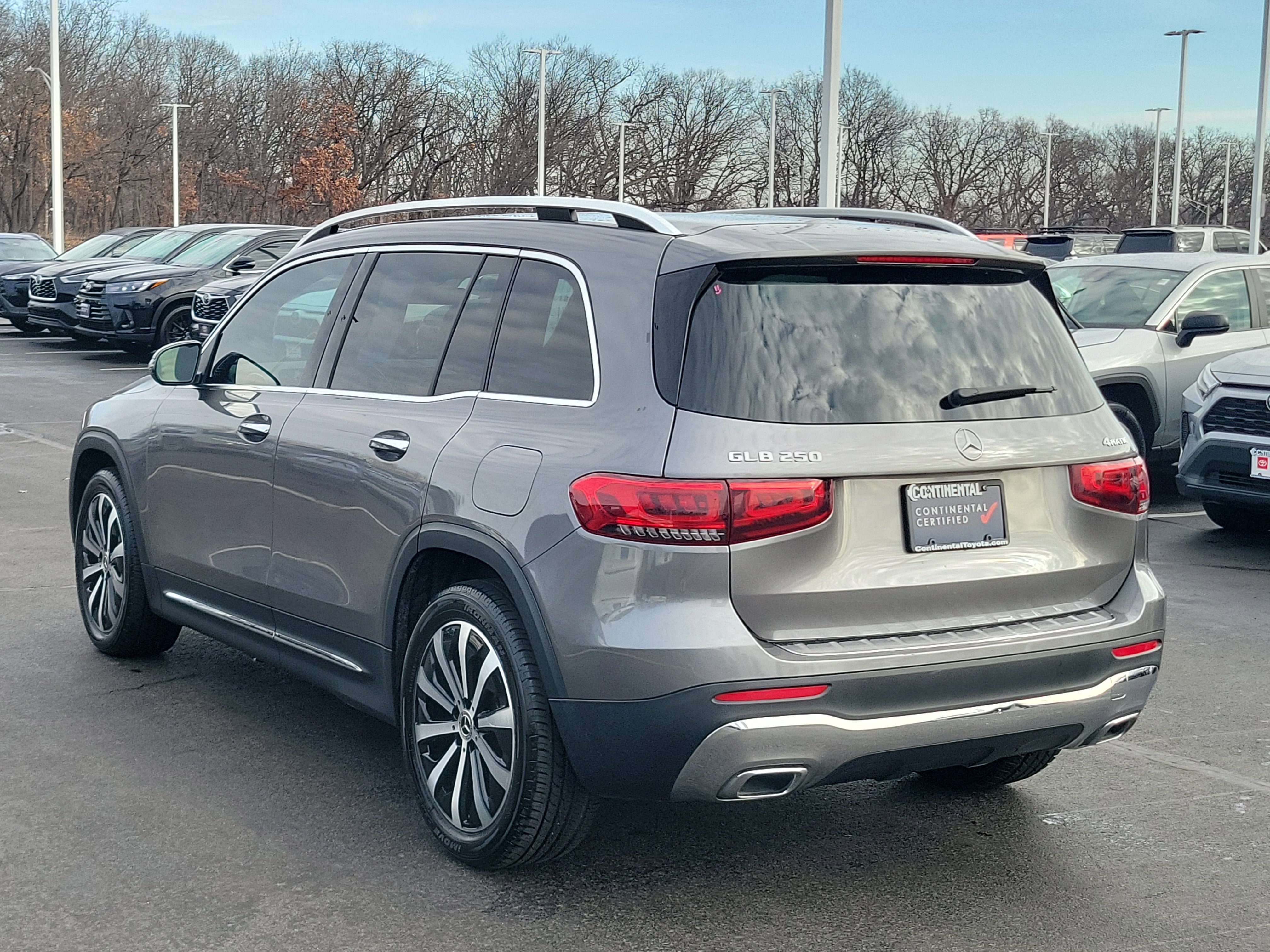 Used 2022 Mercedes-Benz GLB 250 4MATIC image 4