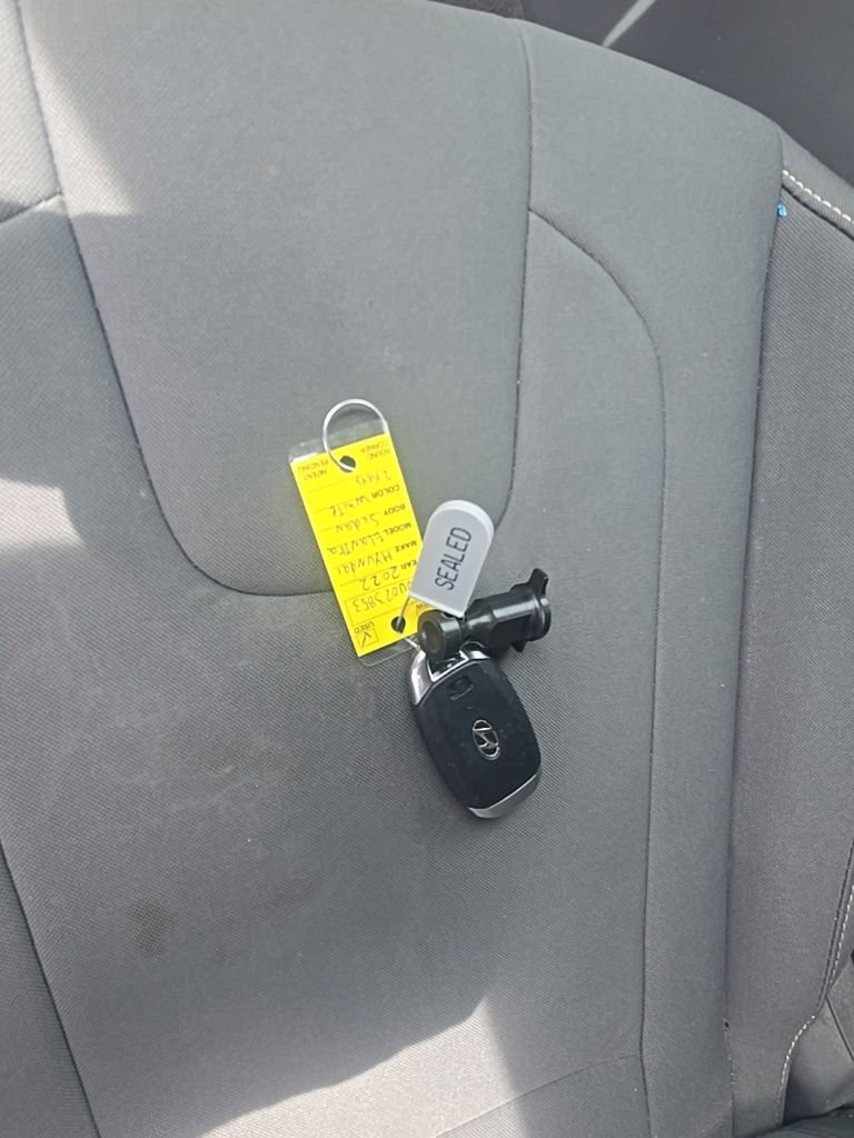 Used 2022 Hyundai Elantra Blue image 32