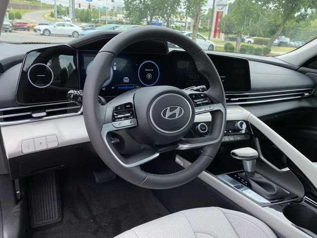 Certified 2025 Hyundai Elantra Limited image 9