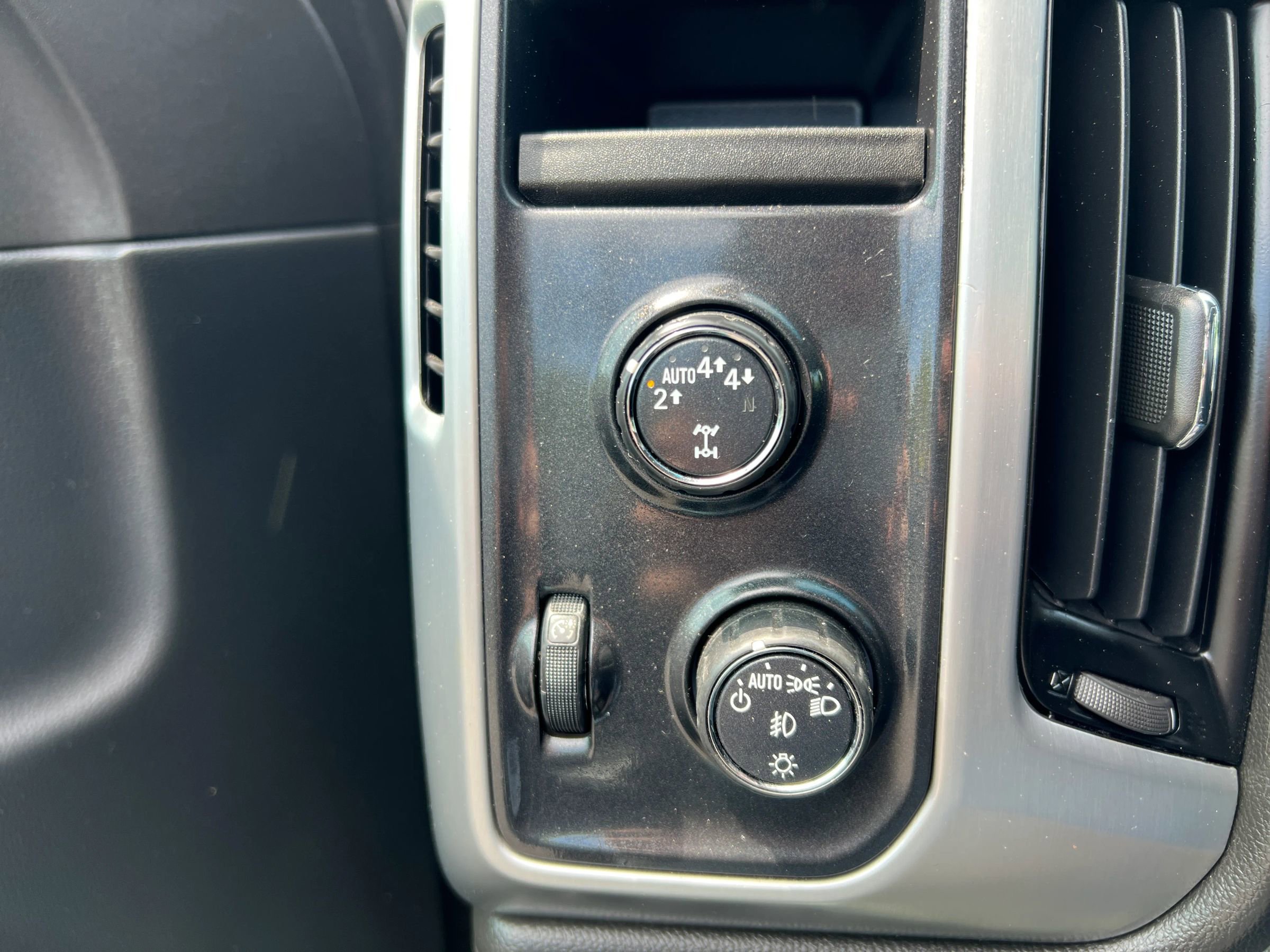 Used 2017 GMC Sierra 1500 SLE w/ SLE Value Package AWD/4WD image 13