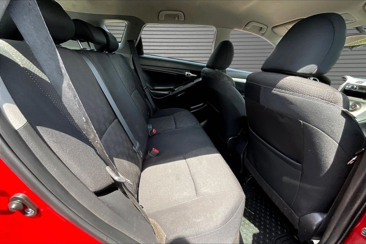 Used 2010 Pontiac Vibe w/ Preferred Package FWD image 23