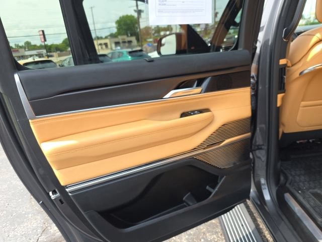 Used 2025 Jeep Grand Wagoneer L Series III w/ Rear Seat Video Group 1 AWD/4WD image 37
