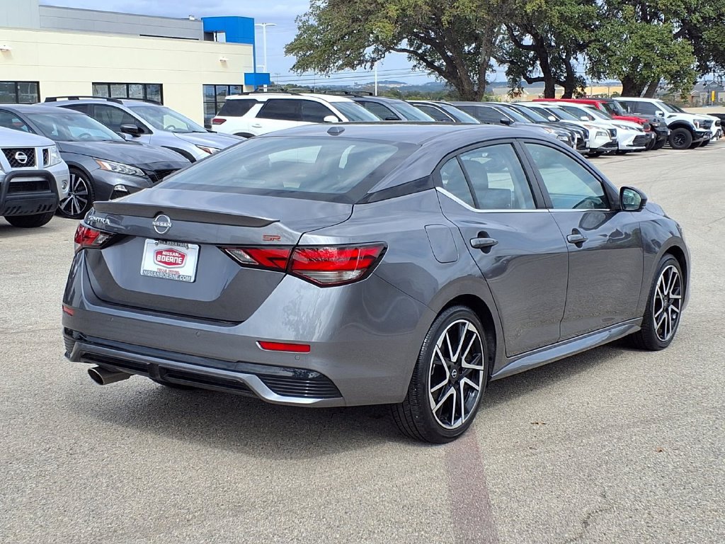 Used 2025 Nissan Sentra SR w/ SR Premium Package FWD image 5