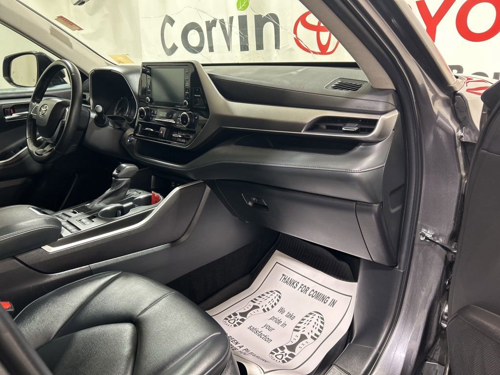 Used 2022 Toyota Highlander XLE image 12