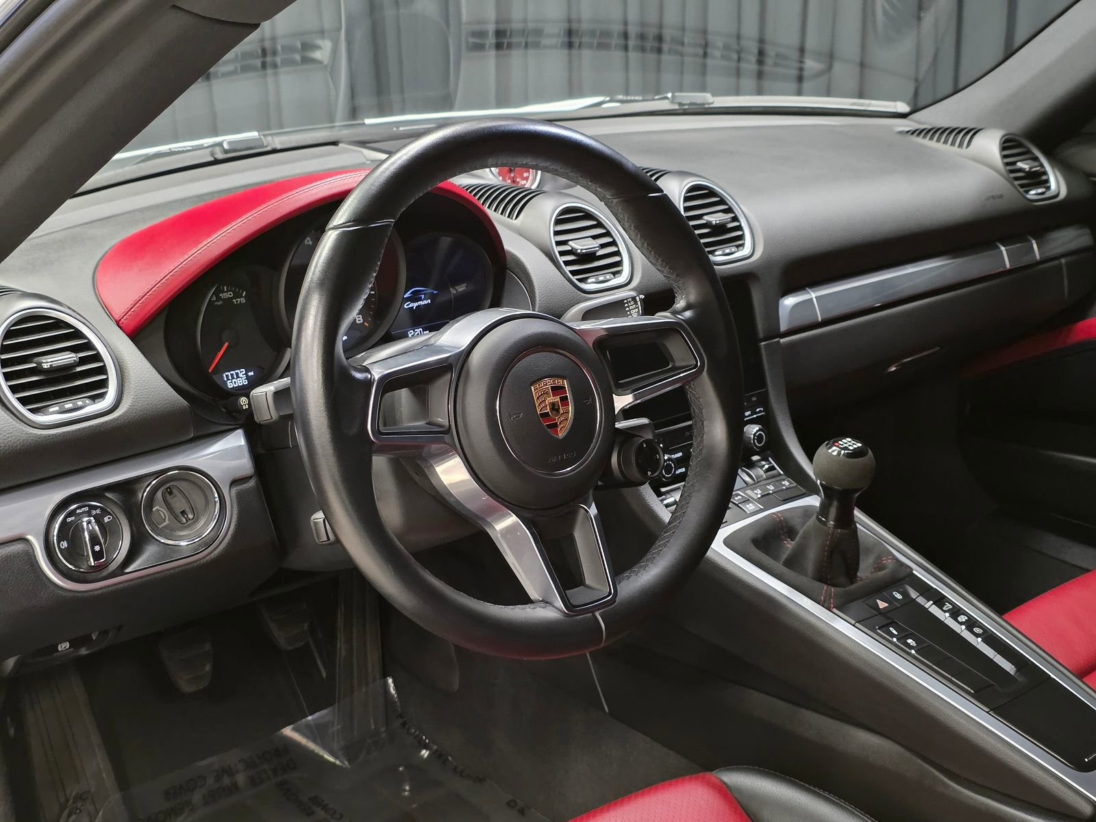 Used 2017 Porsche 718 Cayman RWD image 21