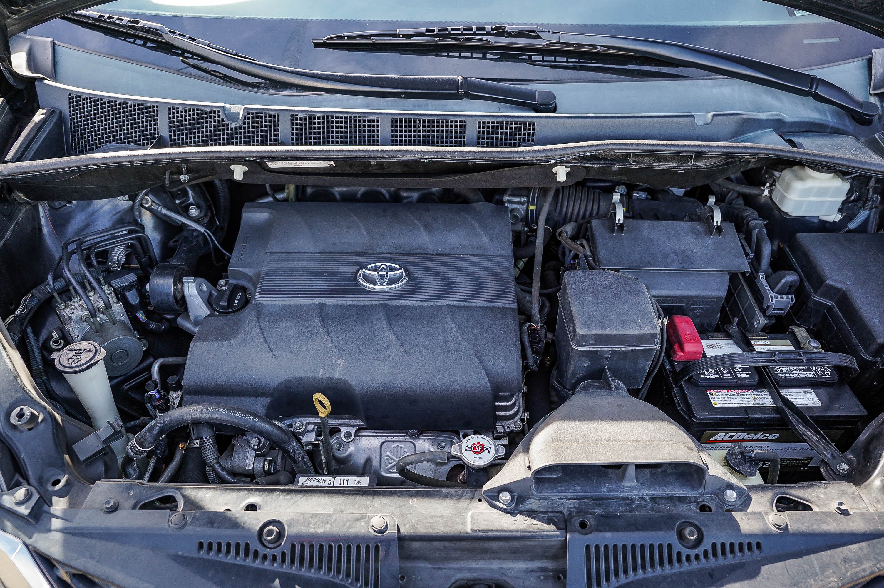 Used 2014 Toyota Sienna SE image 28