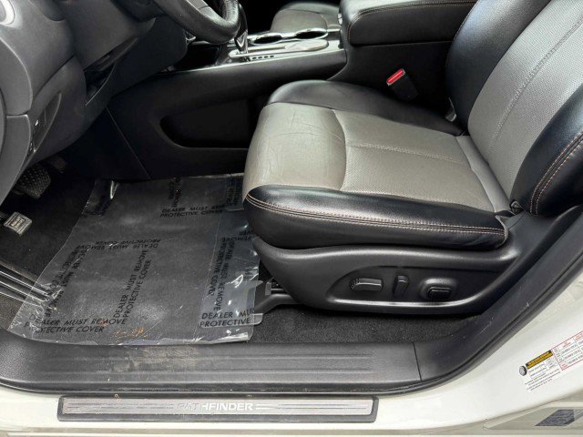 Used 2020 Nissan Pathfinder SL image 18