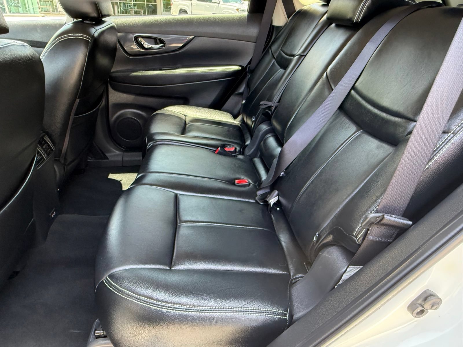 Used 2020 Nissan Rogue SV FWD image 31