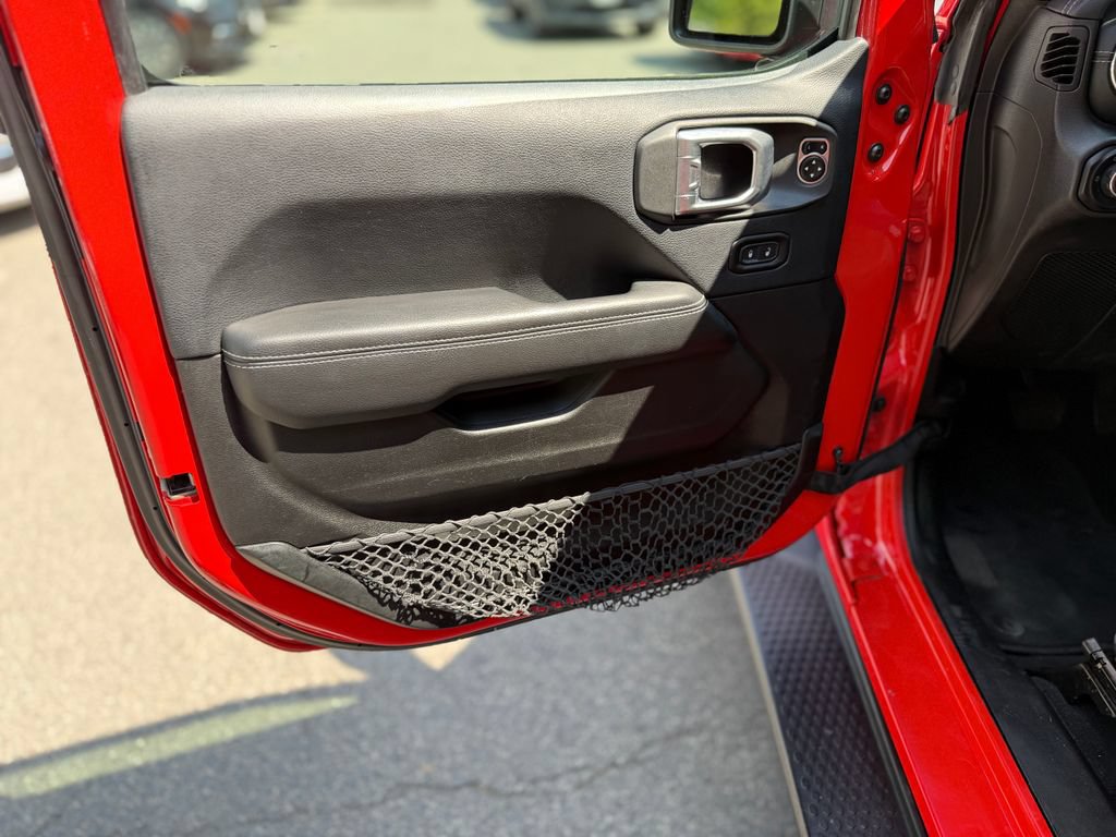 Used 2018 Jeep Wrangler Unlimited Sahara AWD/4WD image 20