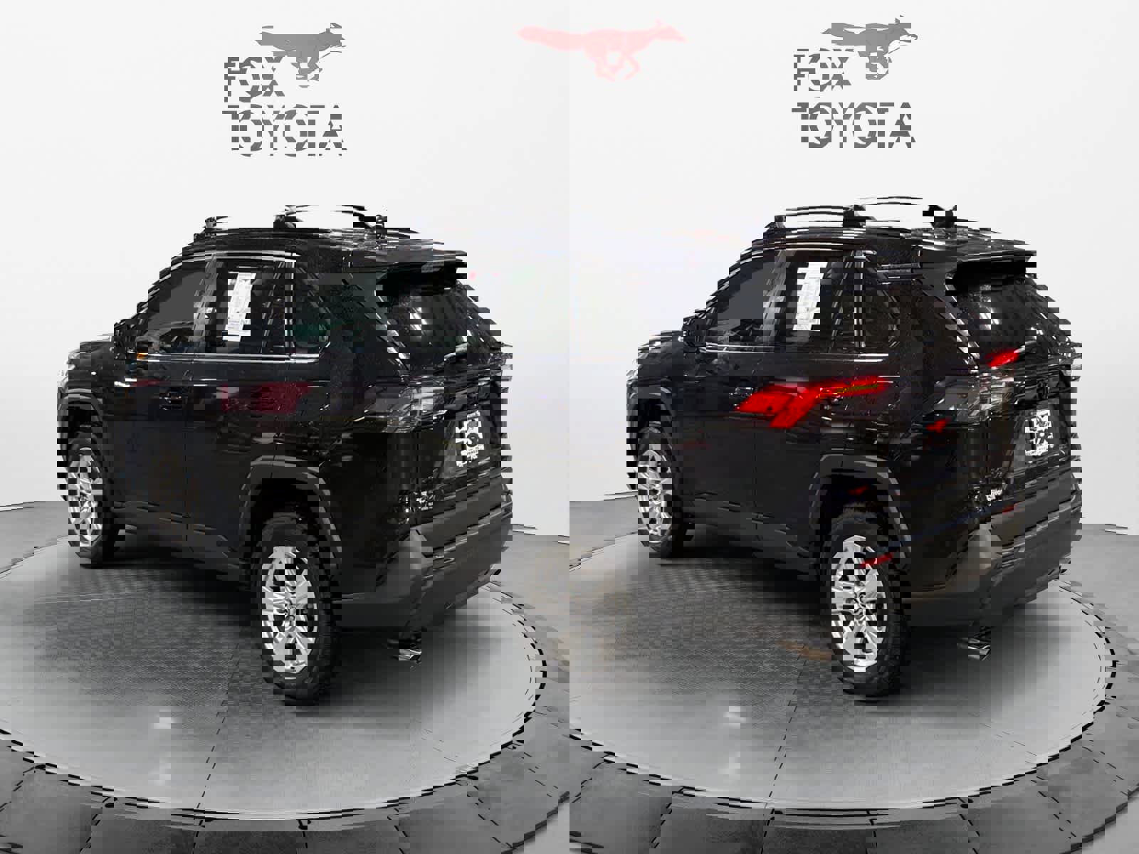 Used 2019 Toyota RAV4 XLE w/ Convenience Package image 4