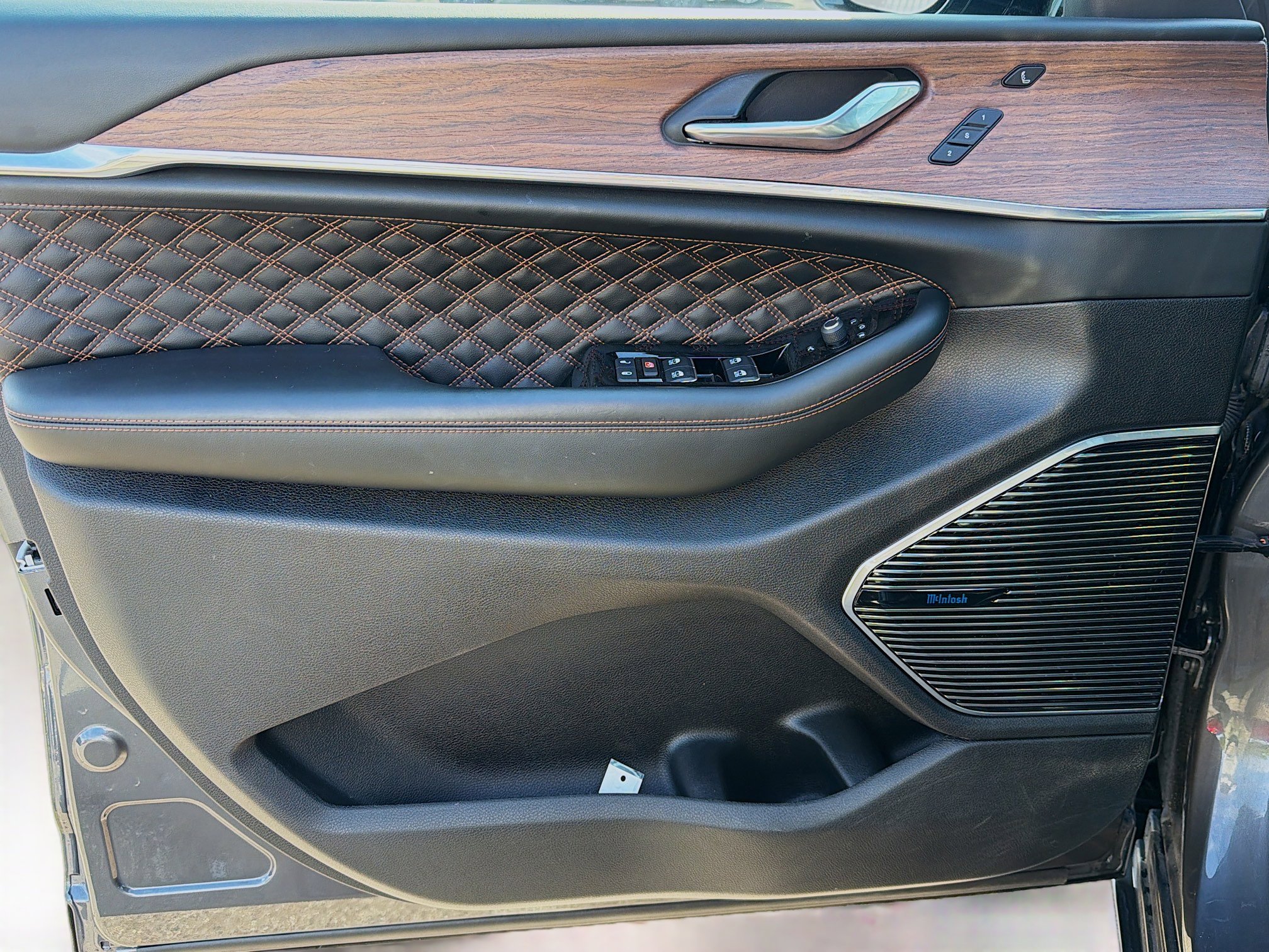 Used 2024 Jeep Grand Cherokee Summit w/ Advanced Protech Group IV image 22