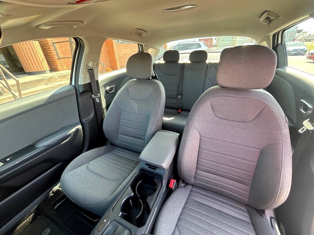 Used 2025 Kia K4 EX image 13