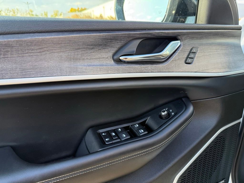 Used 2024 Jeep Grand Cherokee Limited 4xe image 38