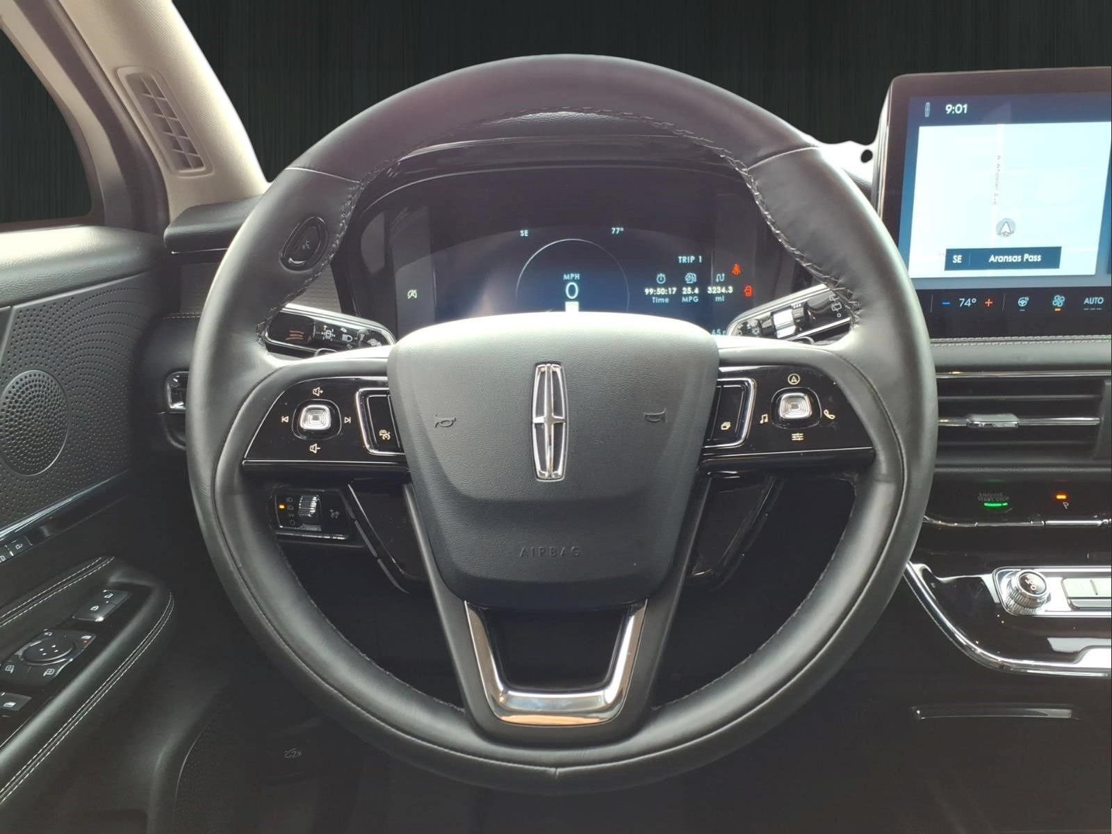 Used 2025 Lincoln Corsair Reserve AWD/4WD image 19