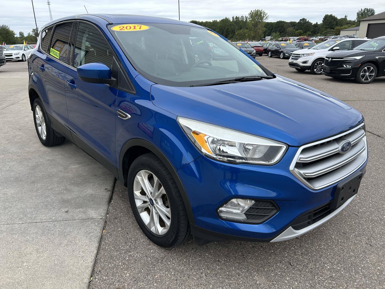 Used 2017 Ford Escape SE w/ SE Cold Weather Package AWD/4WD image 3