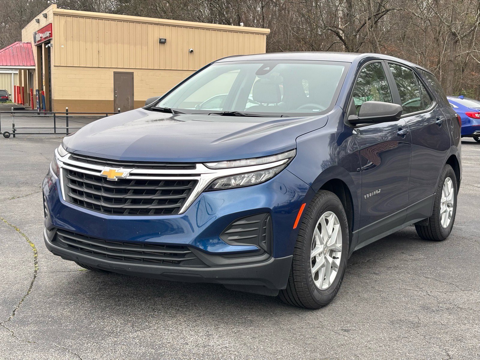 Used 2022 Chevrolet Equinox LS image 2