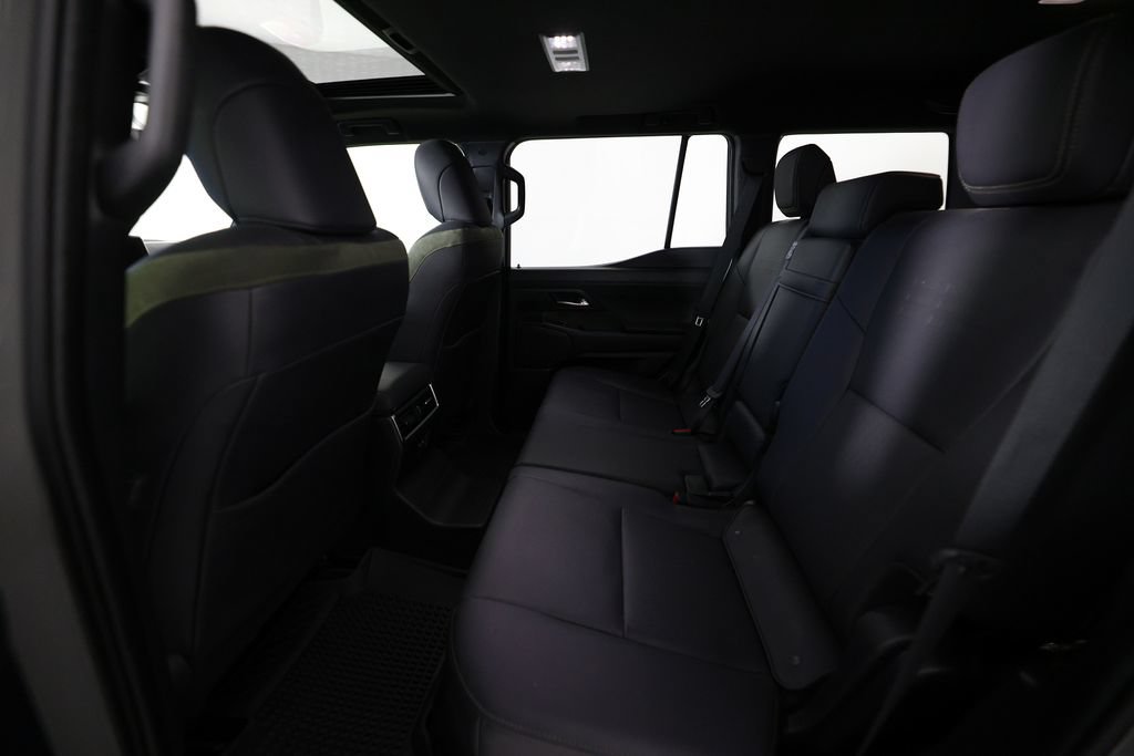 Used 2025 Lexus GX 550 AWD/4WD image 13