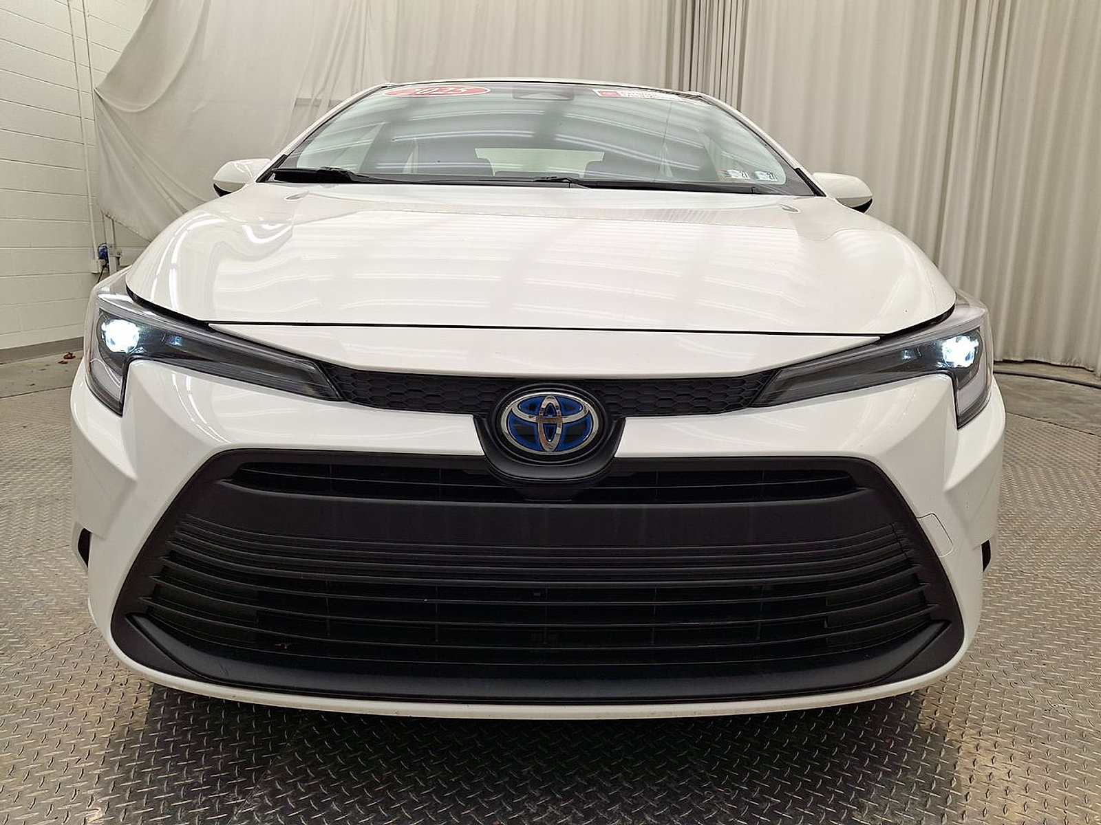Certified 2025 Toyota Corolla LE FWD image 32