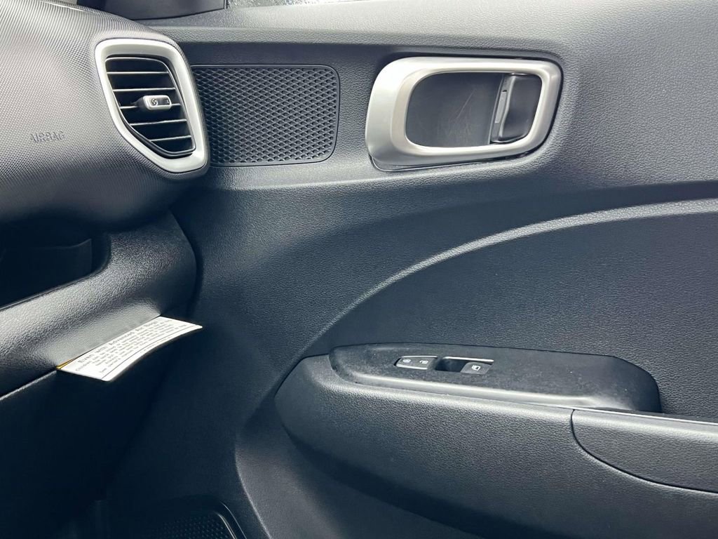 Certified 2023 Hyundai Venue SE FWD image 41