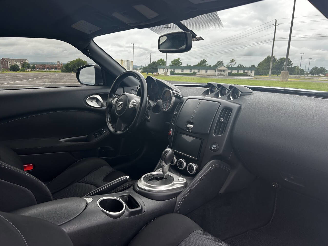 Used 2018 Nissan 370Z Coupe RWD image 8