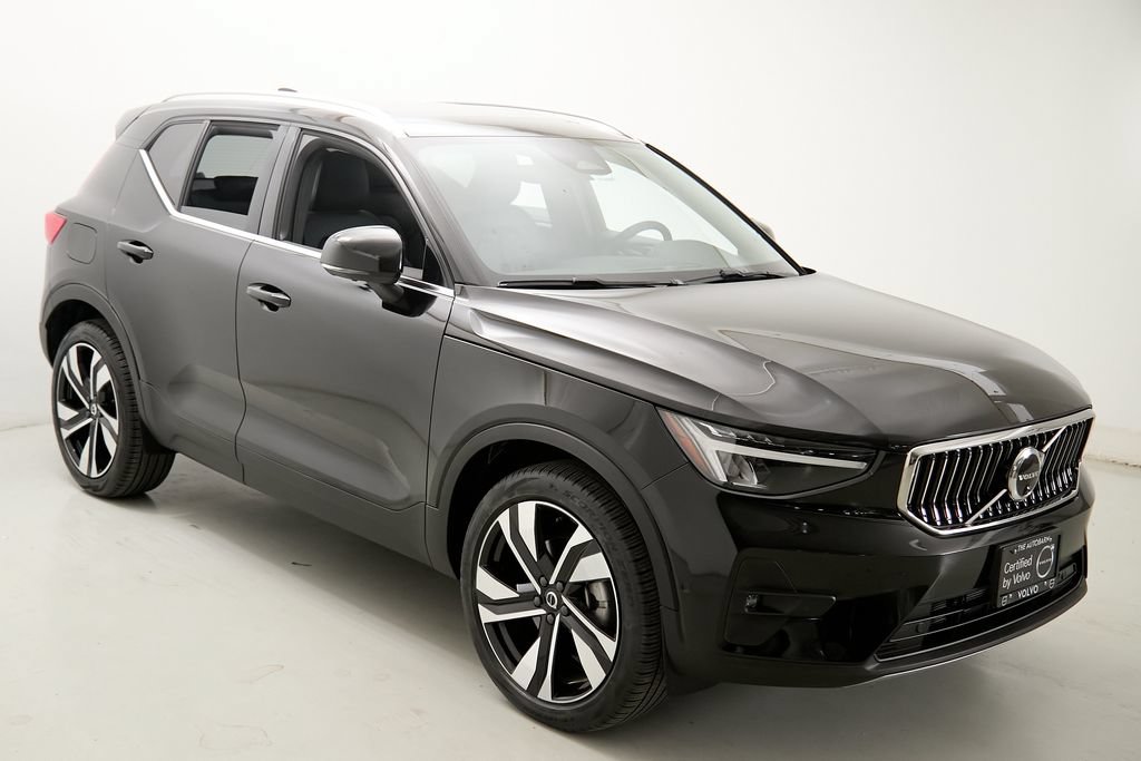 Certified 2023 Volvo XC40 B5 Plus w/ Driver Assist Package AWD/4WD image 4