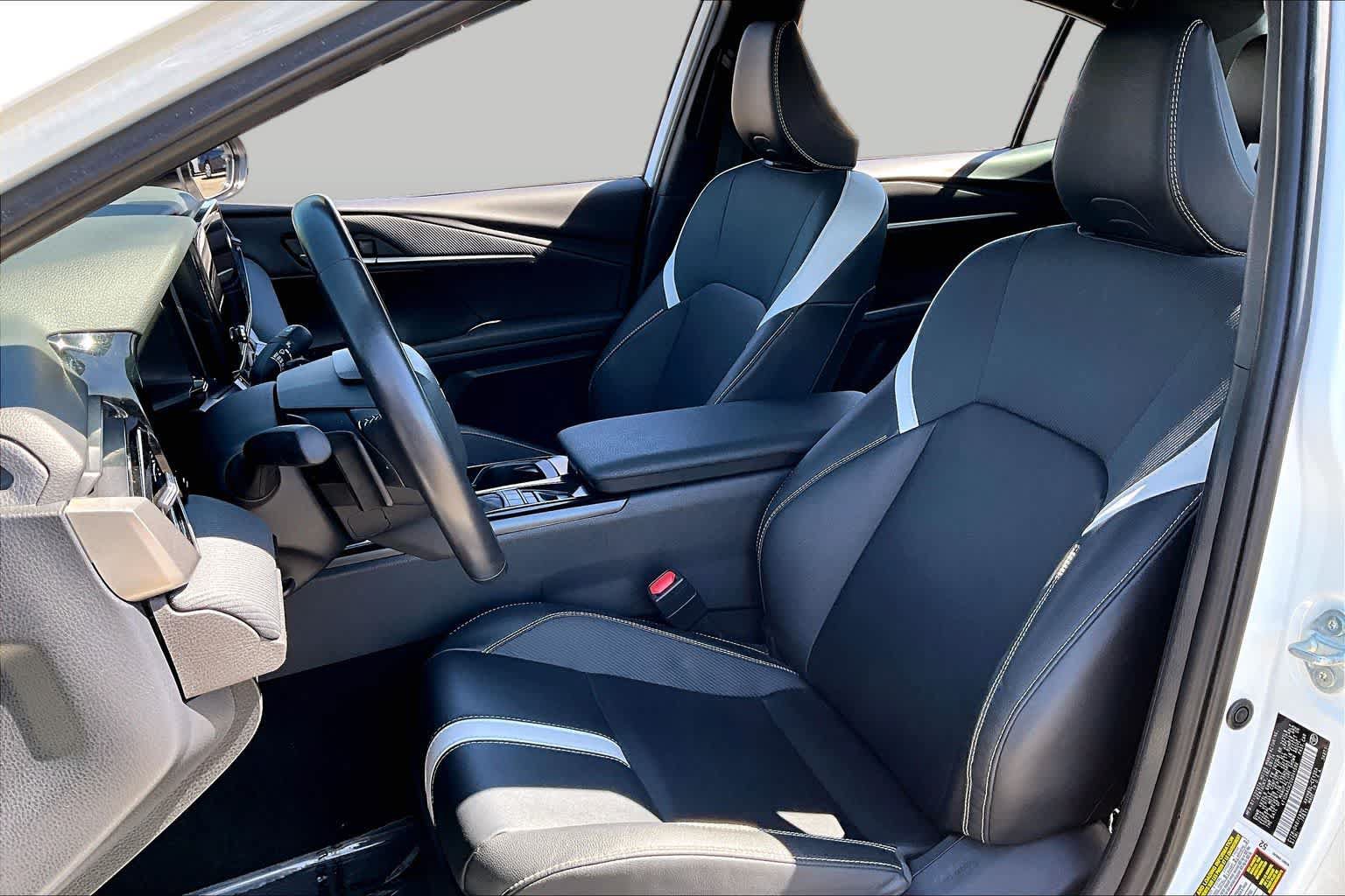 Used 2025 Toyota Camry SE FWD image 7